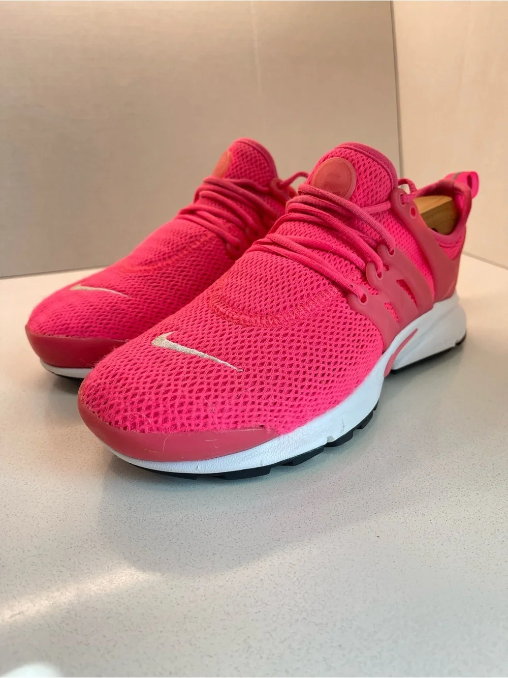 Nike Women’s Hot Pink Mesh Lace-Up Running Sneakers Size 6